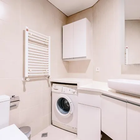 With Urban View 5 Min To Optimum Mall Apartment *